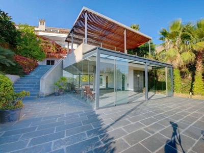 Alquiler Casa adosada en Caçadors Sant Just Desvern. Plaza de aparcamiento con terraza 509 m²