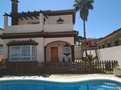 Alquiler Casa unifamiliar Chiclana de la Frontera. 180 m²