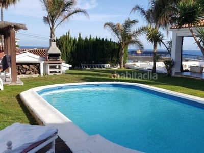 Alquiler chalet gran villa en 2da linea de playa y vistas panoramicas al mar en Estepona