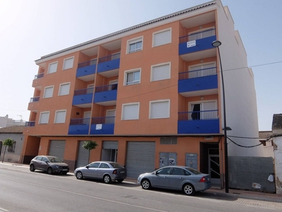 Alquiler Piso Formentera del Segura. Piso de dos habitaciones en Avenida de la Constitución 17. Buen estado primera planta plaza de aparcamiento con terraza