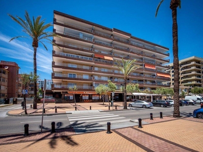 Alquiler Piso Fuengirola. Piso de dos habitaciones Cuarta planta con terraza