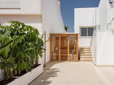 Chalet villa en primera linea de playa en Guadalobón Estepona