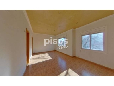 Piso en alquiler en VIA Favència, cerca de Avinguda Meridiana en La Trinitat Nova por 1.240 €/mes