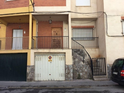 Venta Casa adosada en Dahoiz 5 Villafranca de los Caballeros. Buen estado calefacción individual 156 m²