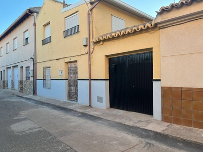 Venta Casa unifamiliar en Juan Ramon Jimenez 2 Villafranca de los Caballeros. Buen estado plaza de aparcamiento 162 m²