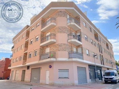 Venta Piso Albalat de La Ribera. Piso de tres habitaciones en Segreny 5. Segunda planta con balcón