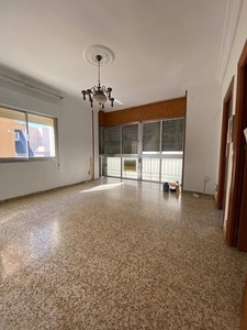 Venta Piso Almería. Piso de cuatro habitaciones Tercera planta con terraza