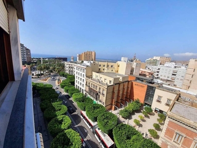 Venta Piso Almería. Piso de tres habitaciones Buen estado séptima planta con terraza