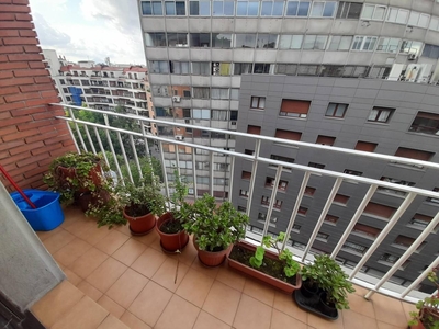 Venta Piso Arrigorriaga. Piso de dos habitaciones en Plaza Zabalburu. Buen estado séptima planta con terraza