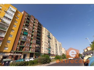 Venta Piso Badajoz. Piso de tres habitaciones A reformar primera planta con terraza