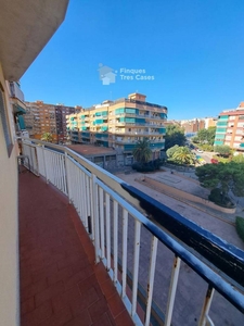 Venta Piso Badalona. Piso de tres habitaciones Tercera planta