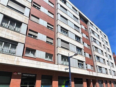 Venta Piso Bilbao. Piso de tres habitaciones Primera planta con balcón