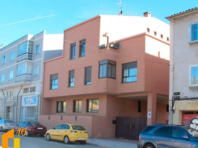 Venta Piso Burgos. Piso de cuatro habitaciones en San Pedro De CardeÑa. Con terraza