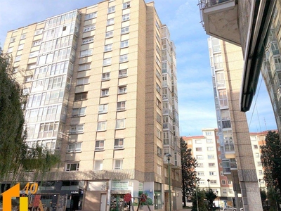 Venta Piso Burgos. Piso de cuatro habitaciones en Santa Casilda. Novena planta con terraza