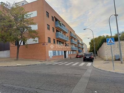 Venta Piso Córdoba. Piso de tres habitaciones Muy buen estado entreplanta con terraza