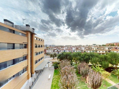 Venta Piso Córdoba. Piso de tres habitaciones Tercera planta con terraza