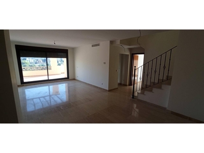 Venta Piso Estepona. Piso de tres habitaciones en Calle María Pita. Buen estado segunda planta con terraza