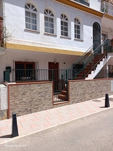 Venta Piso Fuengirola. Piso de tres habitaciones en Calle Colombia 10. Muy buen estado planta baja con terraza