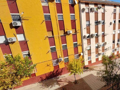 Venta Piso Jaén. Piso de tres habitaciones Quinta planta con balcón