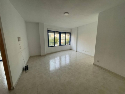 Venta Piso Lorca. Piso de cuatro habitaciones en Calle FUERZAS ARMADAS. Buen estado primera planta