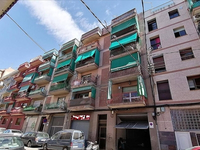 Venta Piso Mataró. Piso de cuatro habitaciones en Calle Colombia. Cuarta planta con terraza