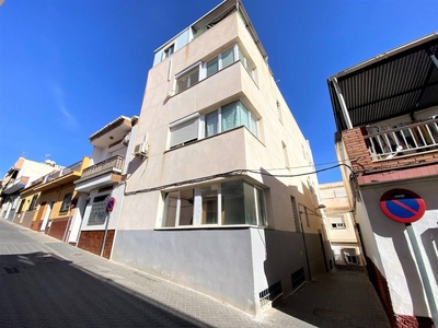 Venta Piso Motril. Piso de dos habitaciones en Clavel 16.