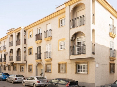 Venta Piso Motril. Piso de tres habitaciones en Lavadero de Burgos 1. Segunda planta con balcón