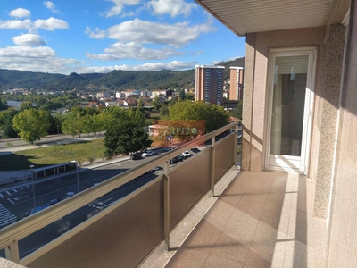 Venta Piso Ourense. Piso de cuatro habitaciones Con balcón