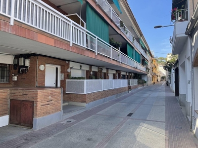 Venta Piso Sant Andreu de Llavaneres. Piso de cuatro habitaciones en Calle Del Doctor. A reformar con terraza
