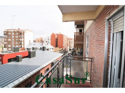 Venta Piso Valladolid. Piso de tres habitaciones en Calle Juan Agapito y Revilla. A reformar quinta planta con terraza