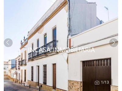 Venta Piso Valverde del Camino. Piso de cuatro habitaciones en Calle SOL. A reformar primera planta con terraza