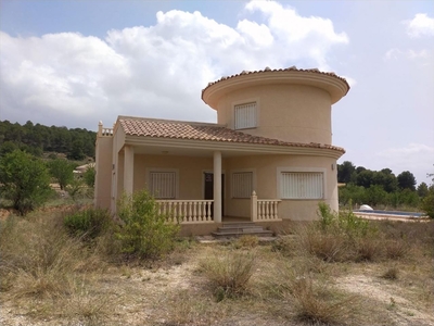 Amplia Casa Independiente de 3 Dormitorios en Venta en Pinoso, Alicante! Venta Pinoso
