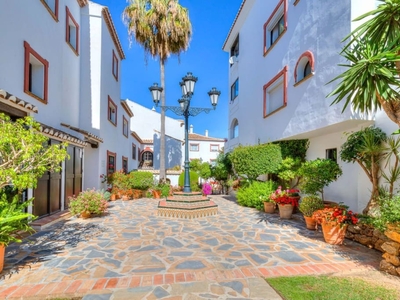 Apartamento en venta en La Reserva, Marbella, Málaga