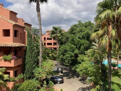 Apartamento en venta en Las Chapas, Marbella, Málaga