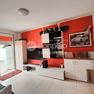 Apartamento en venta. Un piso que se puede dividir en dos apartamentos en Guargacho, con terraza, plaza de garaje y trastero incluido.