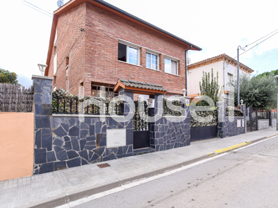 Casa en venta de 296 m² Calle Núria, 08110 Montcada i Reixac (Barcelona)