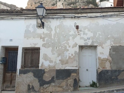 GRAN OPORTUNIDAD DE INVERSIÓN: Casa para reformar completamen00te (73m2) en calle Armari's Racó Nº 41, Castalla (Alicante/Alacant) Venta Castalla