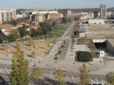 Piso en alquiler. Lloguer d´Excepció a Girona: Pis de 124 m2 a prop de l´estació de tren i Ave amb plaça de parking al mateix edifici.