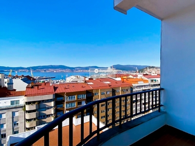 Piso en venta. Viva en el corazón de Vigo con vistas a la Ría! Amplio, terraza, balcón, garaje opcional. ¡No pierdas esta oportunidad única!