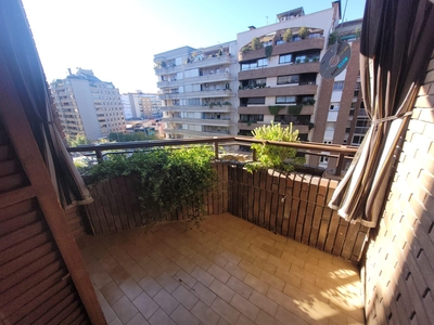 Piso en venta. Zona Alta. Piso de 3 dormitorios y dos baños con calefacción central. Ubicado en pleno corazón de la ciudad.