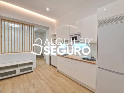 Piso en alquiler en Arganzuela en Chopera por 690 €/mes