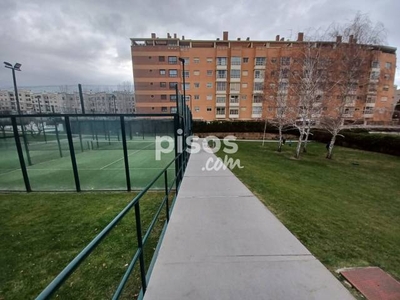 Piso en alquiler en Calle de Arcaute en Rejas por 1.200 €/mes