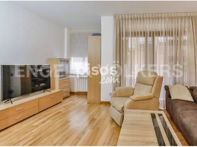 Piso en alquiler en Carrer de la Serra del Montsec, cerca de Passatge dels Ametllers en Esplugues de Llobregat por 1.250 €/mes