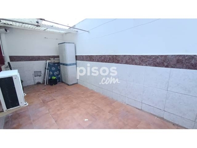 Piso en alquiler en Calle de Elena Tamarit en Poble Nou por 750 €/mes