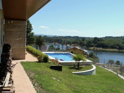 Venta de casa con piscina y terraza en O Pereiro de Aguiar