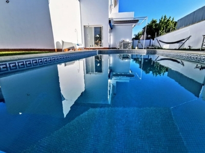 Alquiler de casa con piscina y terraza en Chiclana de la Frontera, Cerromolino