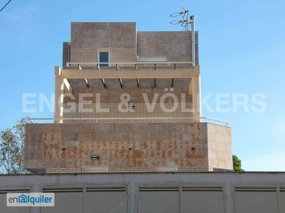 Magnifica casa con piscina cerca de la playa