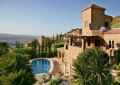 Villa en alquiler en Almería