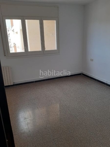 Alquiler piso en camí ral piso soleado centro 4 habitaciones. en Mataró