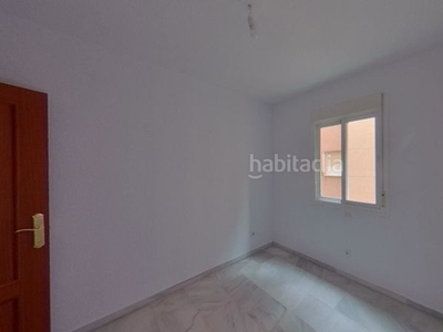 Alquiler piso tercero con 2 habitaciones, ascensor y parking en Estepona